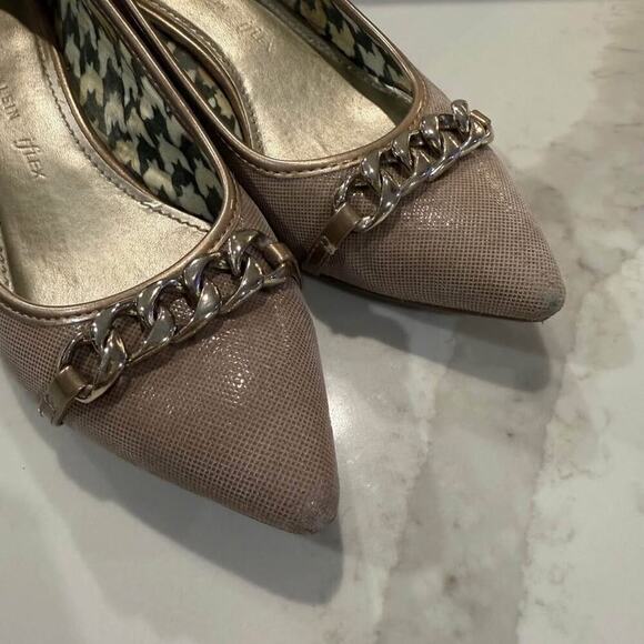 Anne Klein iFlex Pointed Toe Leather Kitten Heels Womens 7.5M Taupe Chain Accent - Picture 7 of 10